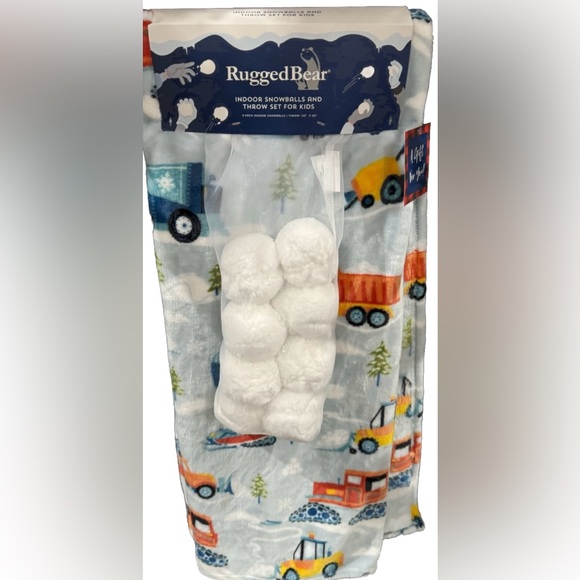 KIDS TRUCK & TRACTORS THROW BLANKET W/ A SET OF 8 INDOOR SNOWBALLS PLUSH NEW - Picture 1 of 11